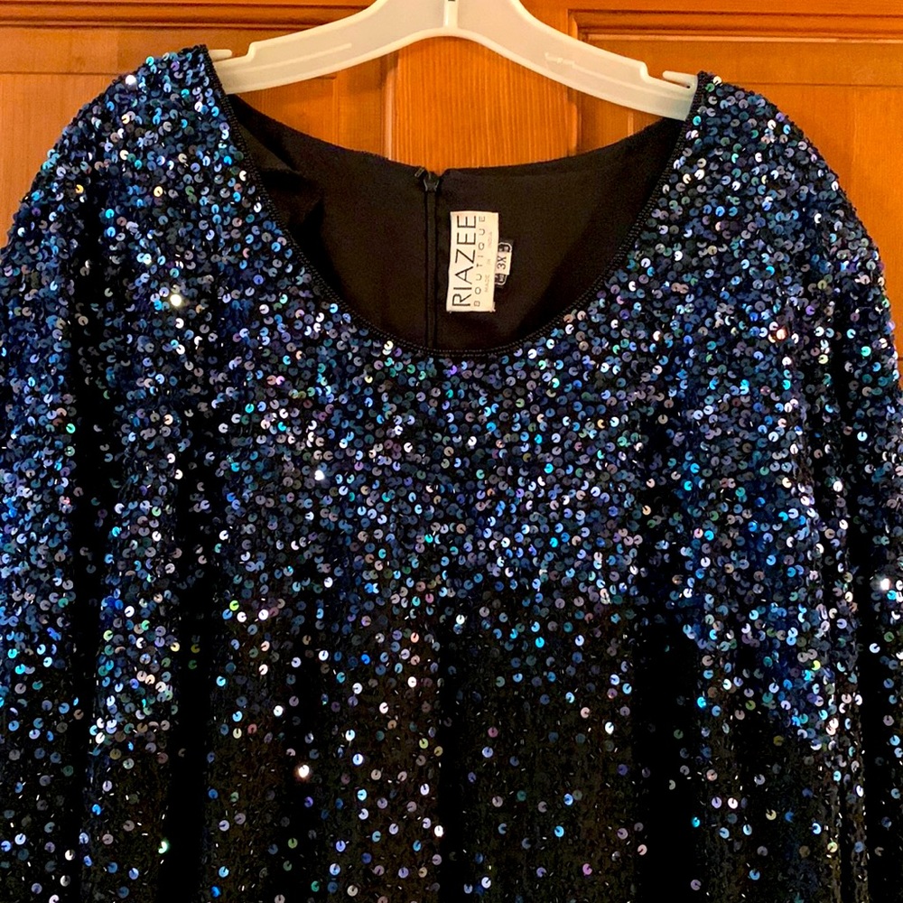 Black sequin tunic. Blue & black sequins. Long sleeves. Formal. Cruise wear.